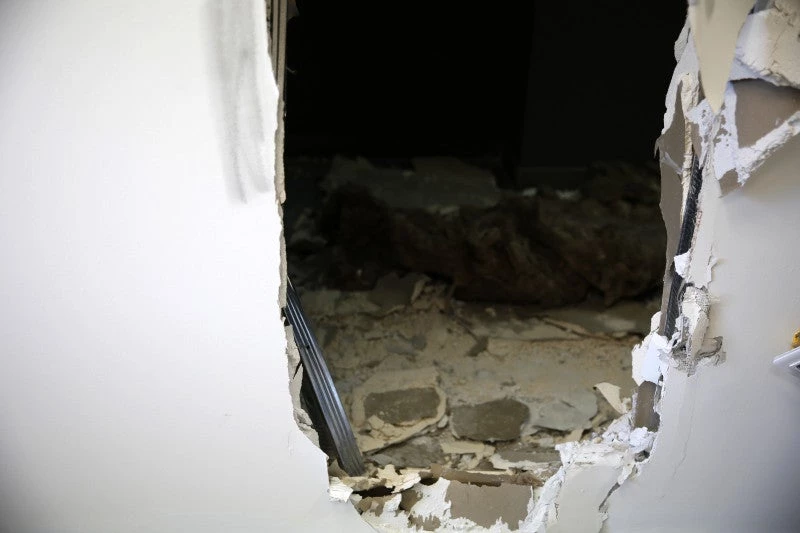Το colpo grosso με το ριφιφί – Μπήκαν από την…τρύπα και έκλεψαν χρυσό και διαμάντια στο Σύνταγμα (βίντεο)